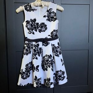 Girls white and black dress size 7